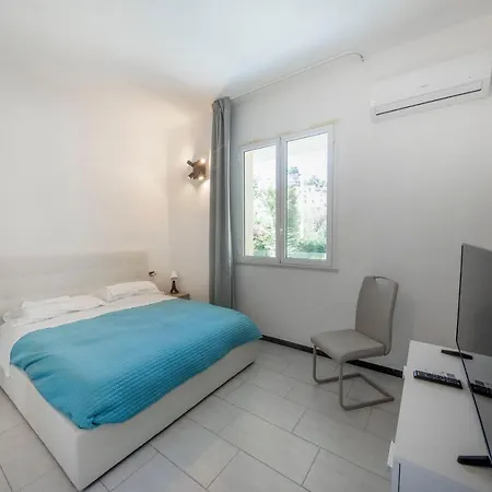 Apartment 8 Pax In Francesca By In Palermo
