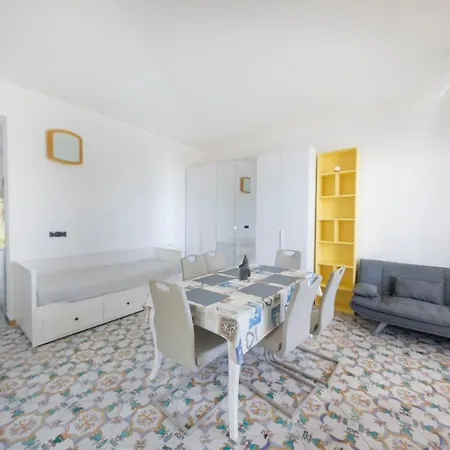 8 Pax In Francesca By In Palermo Casteldaccia